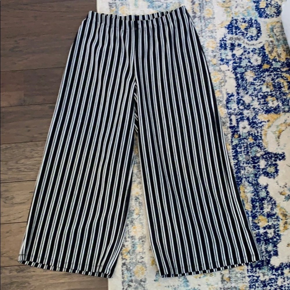 Black and white stripe culottes pants size S